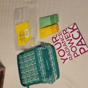 Authentic Clarins Radiant SOS Mask Duo with Clarins Case NEW WITH TAGS